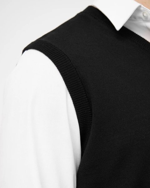 Zoom bild av Milan mens slipover v-neck, black