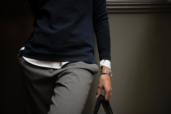 Zoom bild av Woman elegant round neck, navy