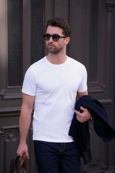 Zoom bild av The interlock tee