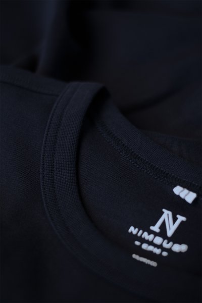 Zoom bild av The interlock tee