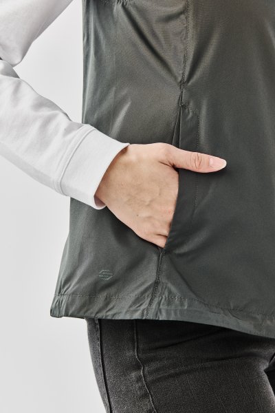 Zoom bild av Women's Sierra Lightweight Vest, granite