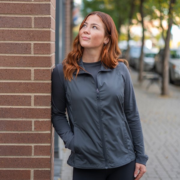 Zoom bild av Women's Sierra Lightweight Vest, granite