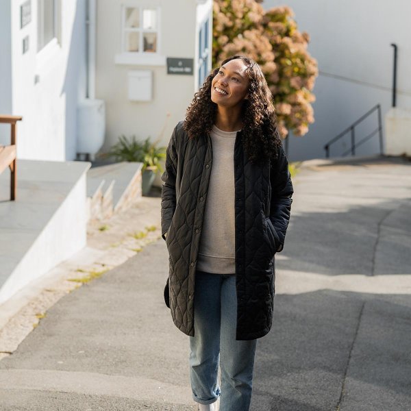 Zoom bild av Women's Tundra Quilted Shacket, black