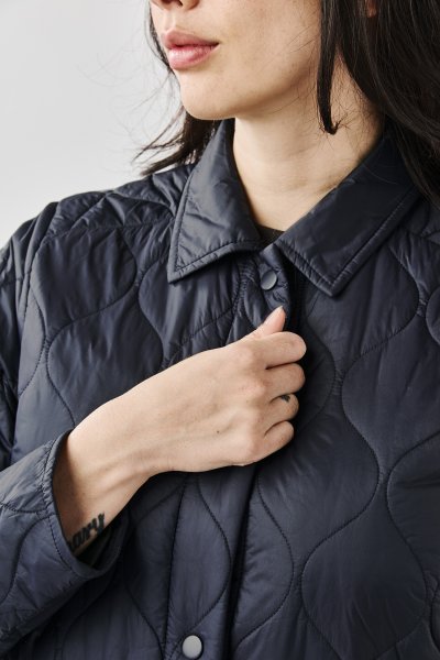 Zoom bild av Women's Tundra Quilted Shacket, navy