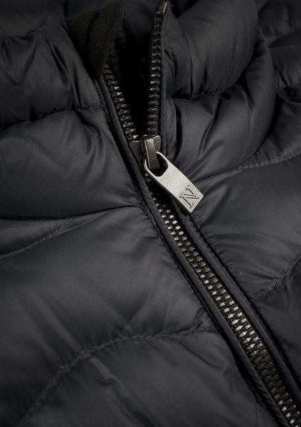 Zoom bild av Versatile down gilet, black